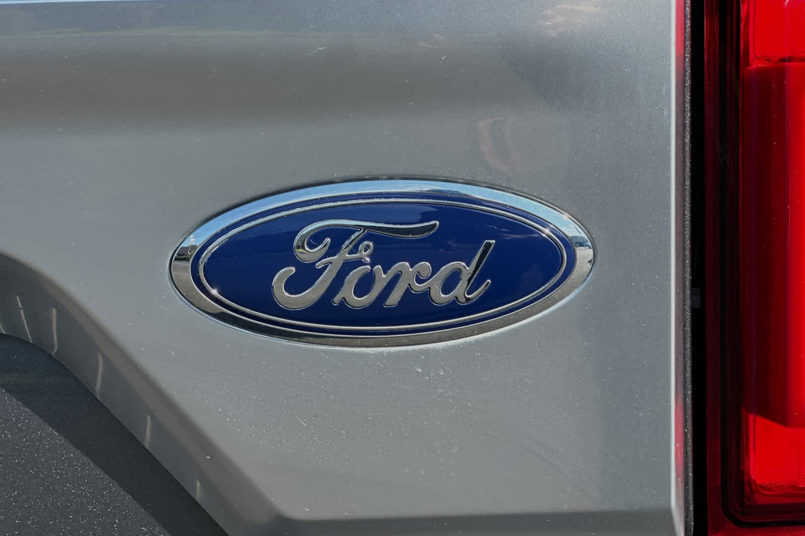 2019 Ford F-150 Platinum 2WD SuperCrew 5.5 Box 26