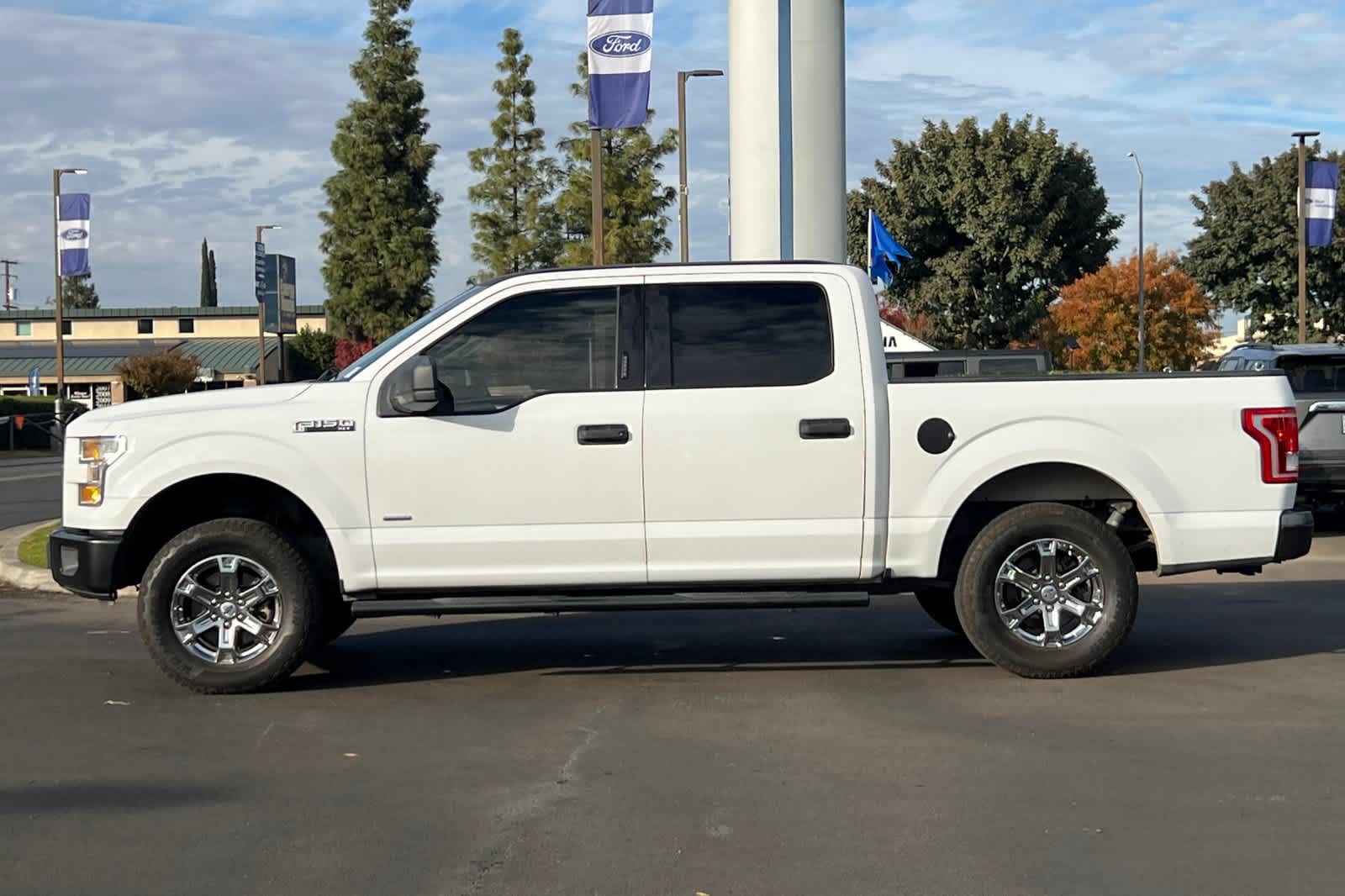 2017 Ford F-150 XLT 2WD SuperCrew 5.5 Box 5