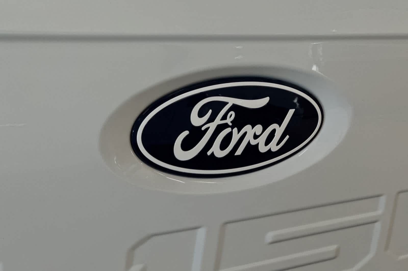 2024 Ford F-150 STX 2WD SuperCrew 5.5 Box 24