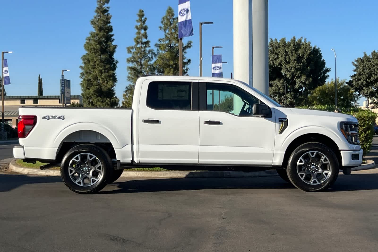 2024 Ford F-150 STX 4WD SuperCrew 5.5 Box 8