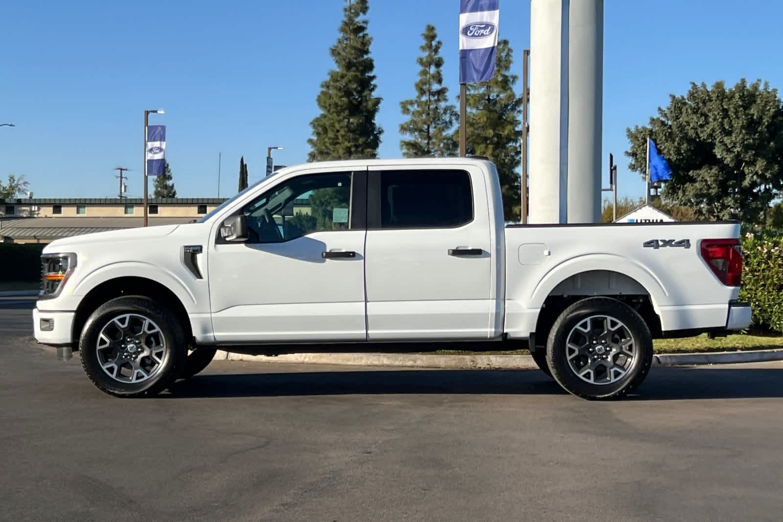 2024 Ford F-150 STX 4WD SuperCrew 5.5 Box 5