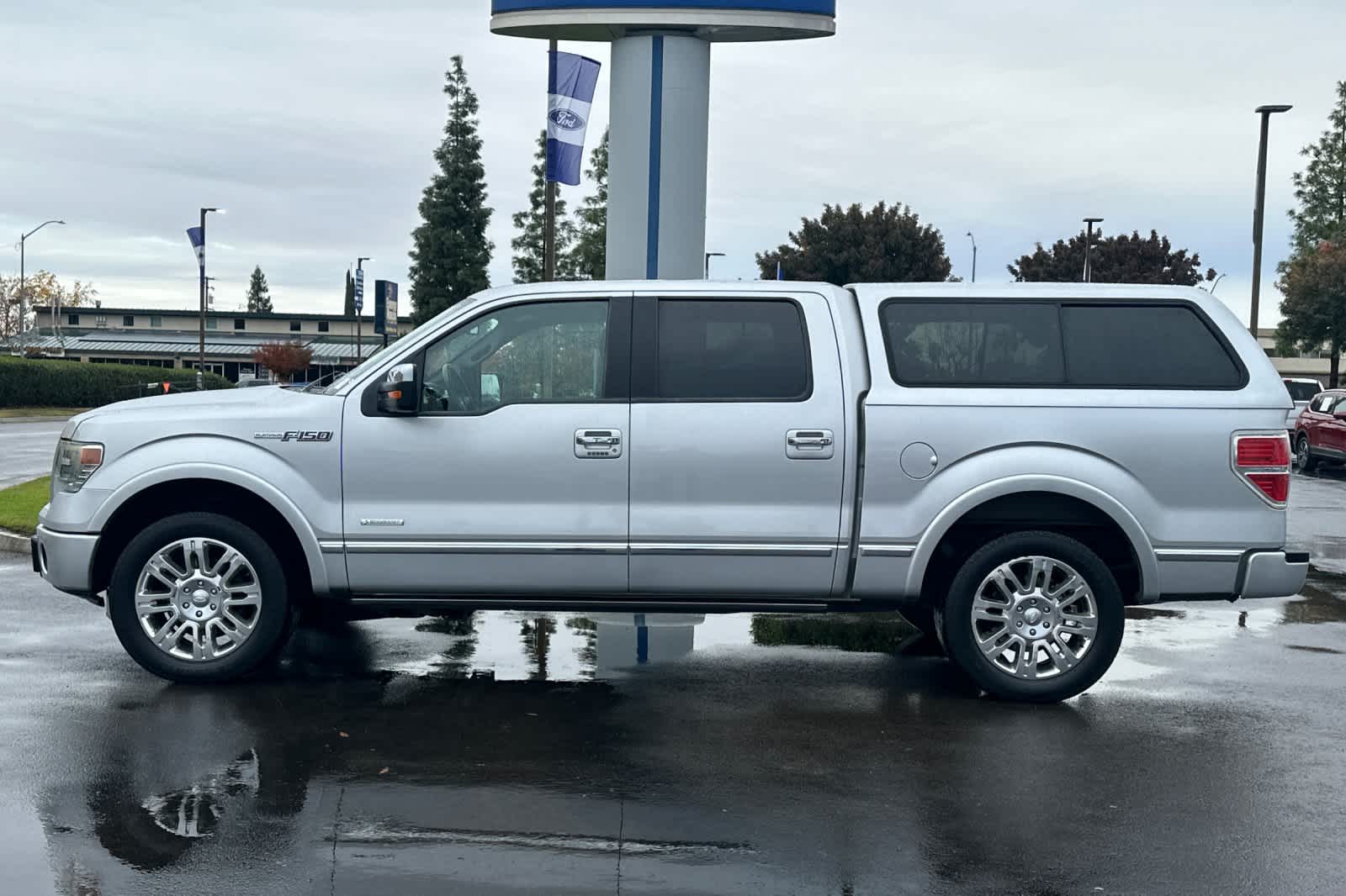 2013 Ford F-150 Platinum 2WD SuperCrew 145 5