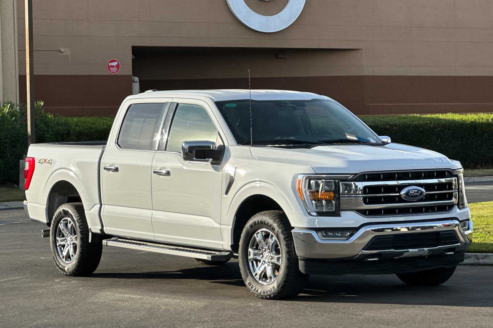 2023 Ford F-150 LARIAT 4WD SuperCrew 5.5 Box 9