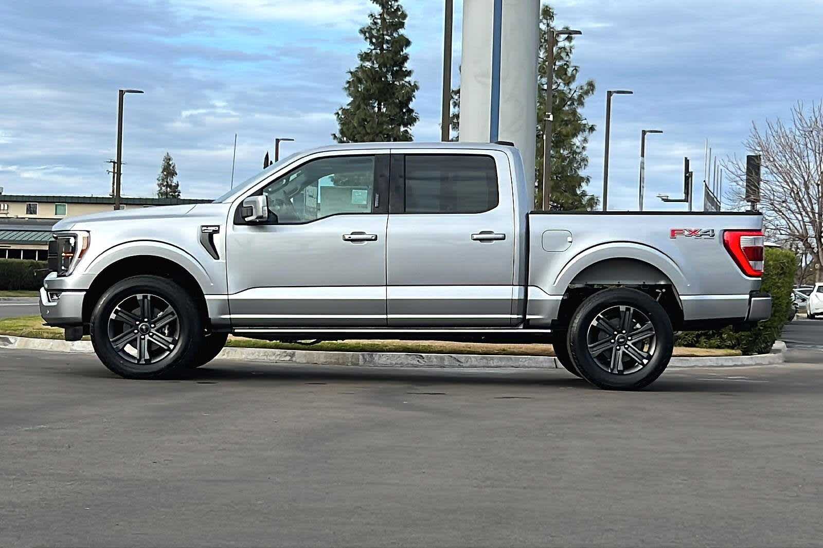 2023 Ford F-150 LARIAT 4WD SuperCrew 5.5 Box 5