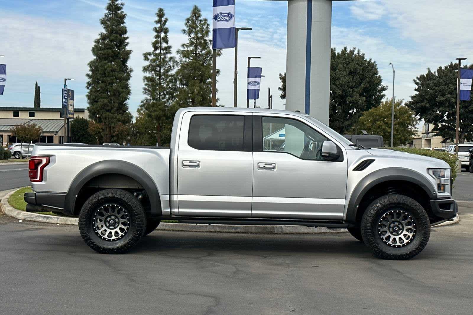 2018 Ford F-150 Raptor 4WD SuperCrew 5.5 Box 8