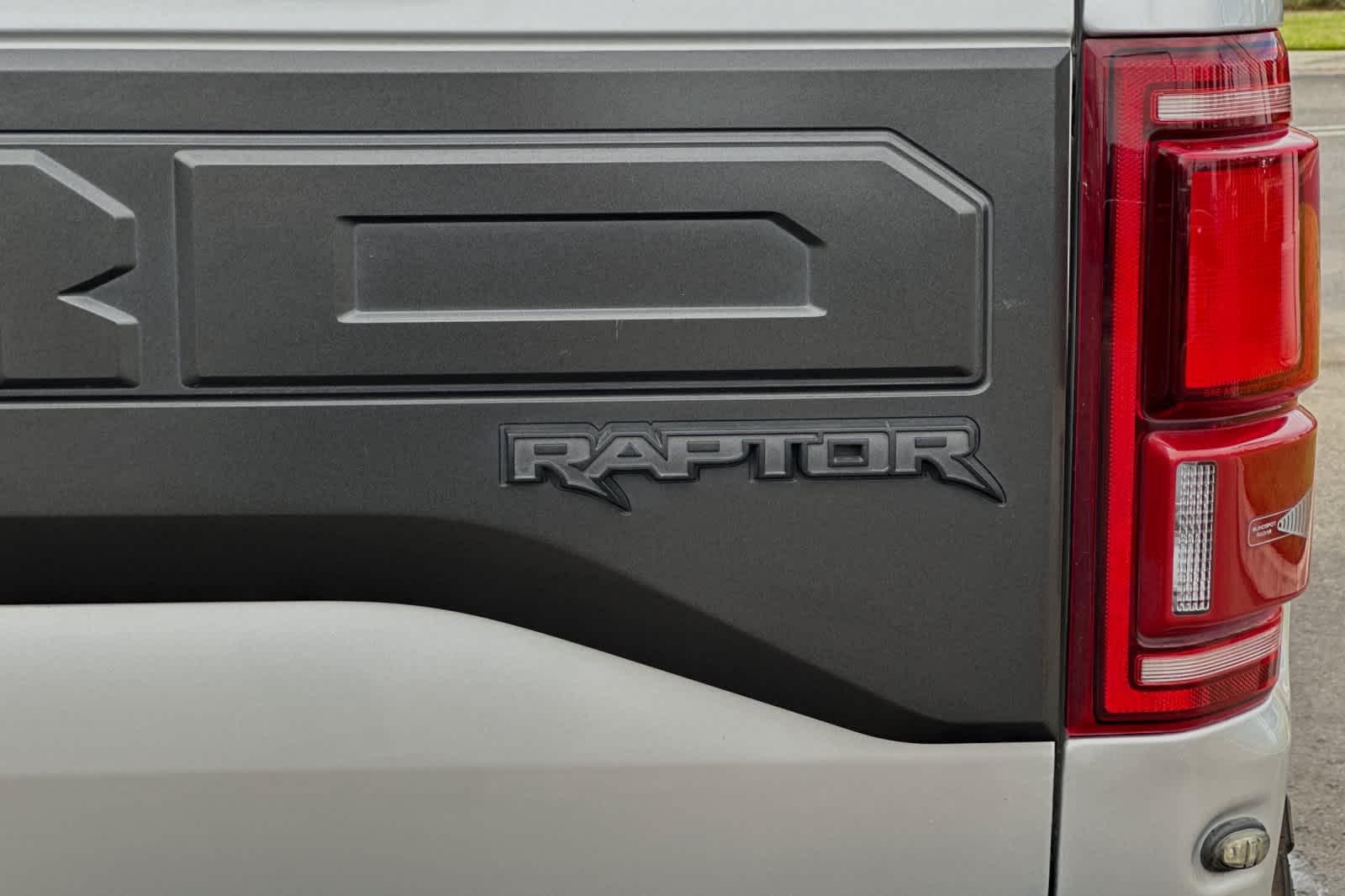 2018 Ford F-150 Raptor 4WD SuperCrew 5.5 Box 27