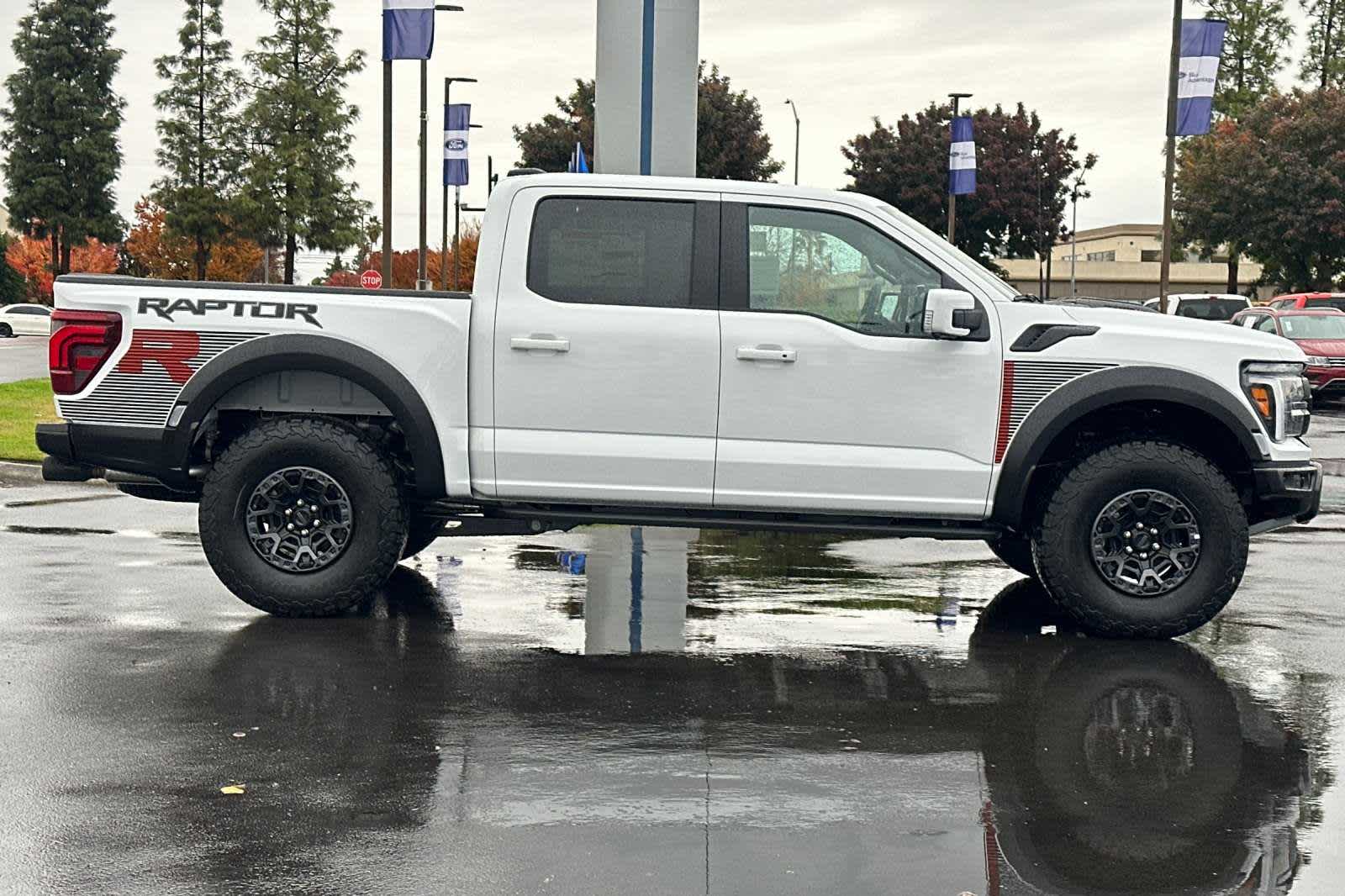 2024 Ford F-150 Raptor 4WD SuperCrew 5.5 Box 8