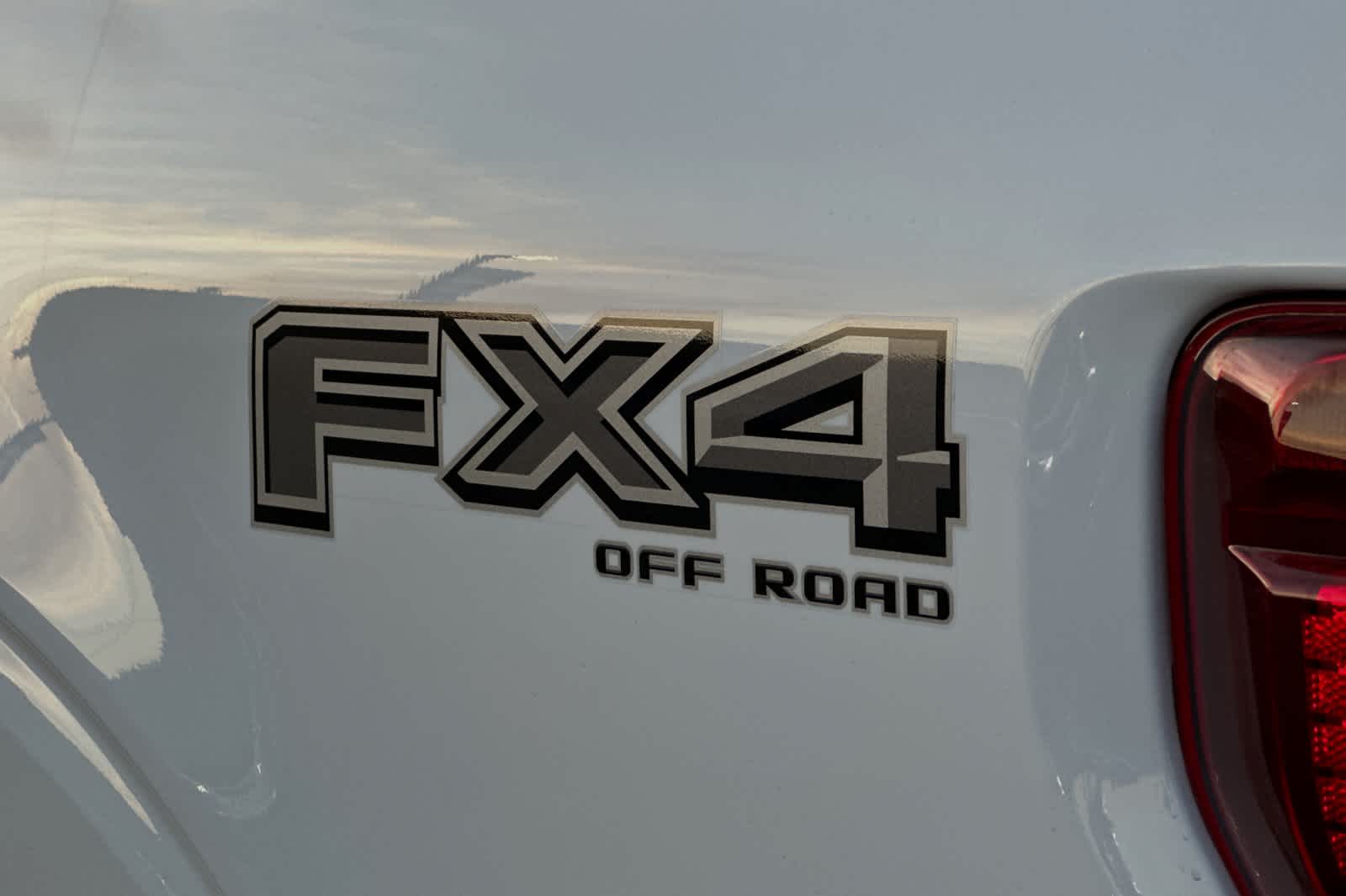 2024 Ford F-150 XLT 4WD SuperCrew 5.5 Box 27