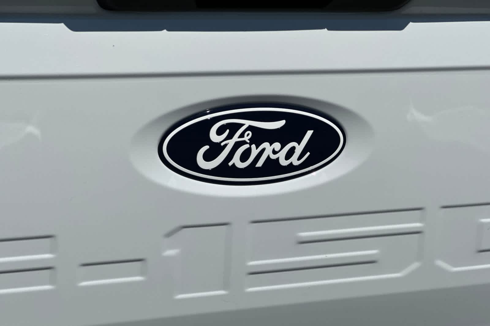 2024 Ford F-150 XL 4WD Reg Cab 8 Box 24