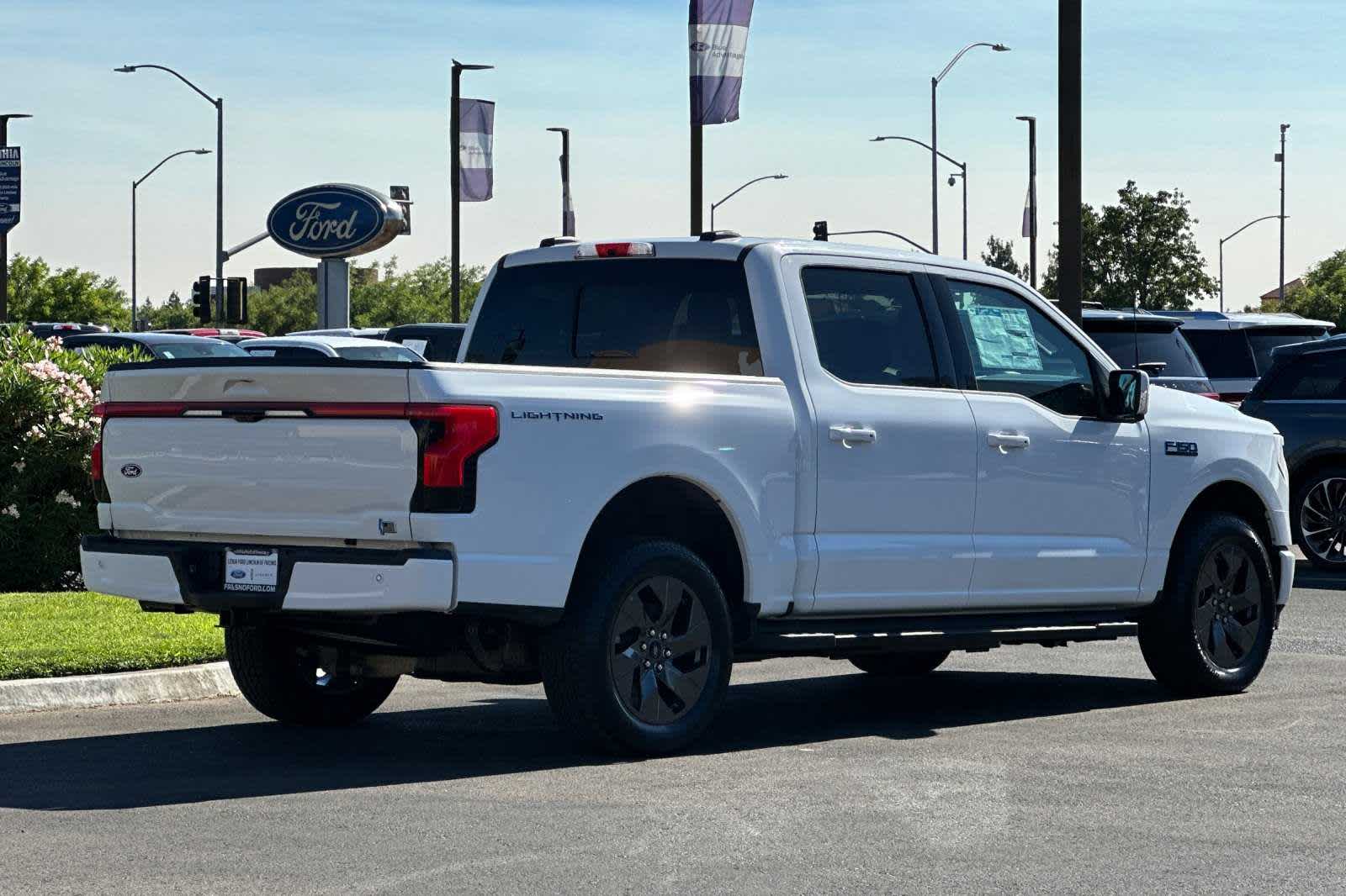 2024 Ford F-150 Lightning LARIAT 4WD SuperCrew 5.5 Box 2