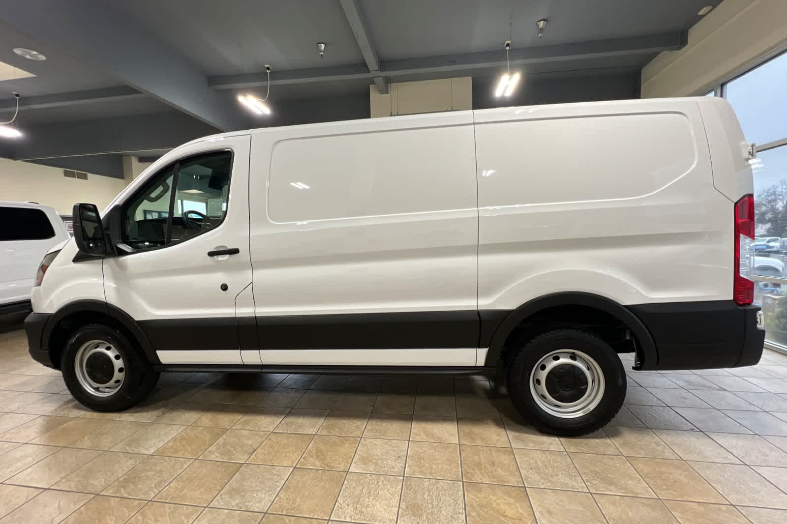 2024 Ford Transit BASE 5