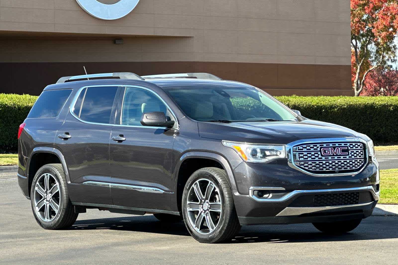 2017 GMC Acadia Denali 9