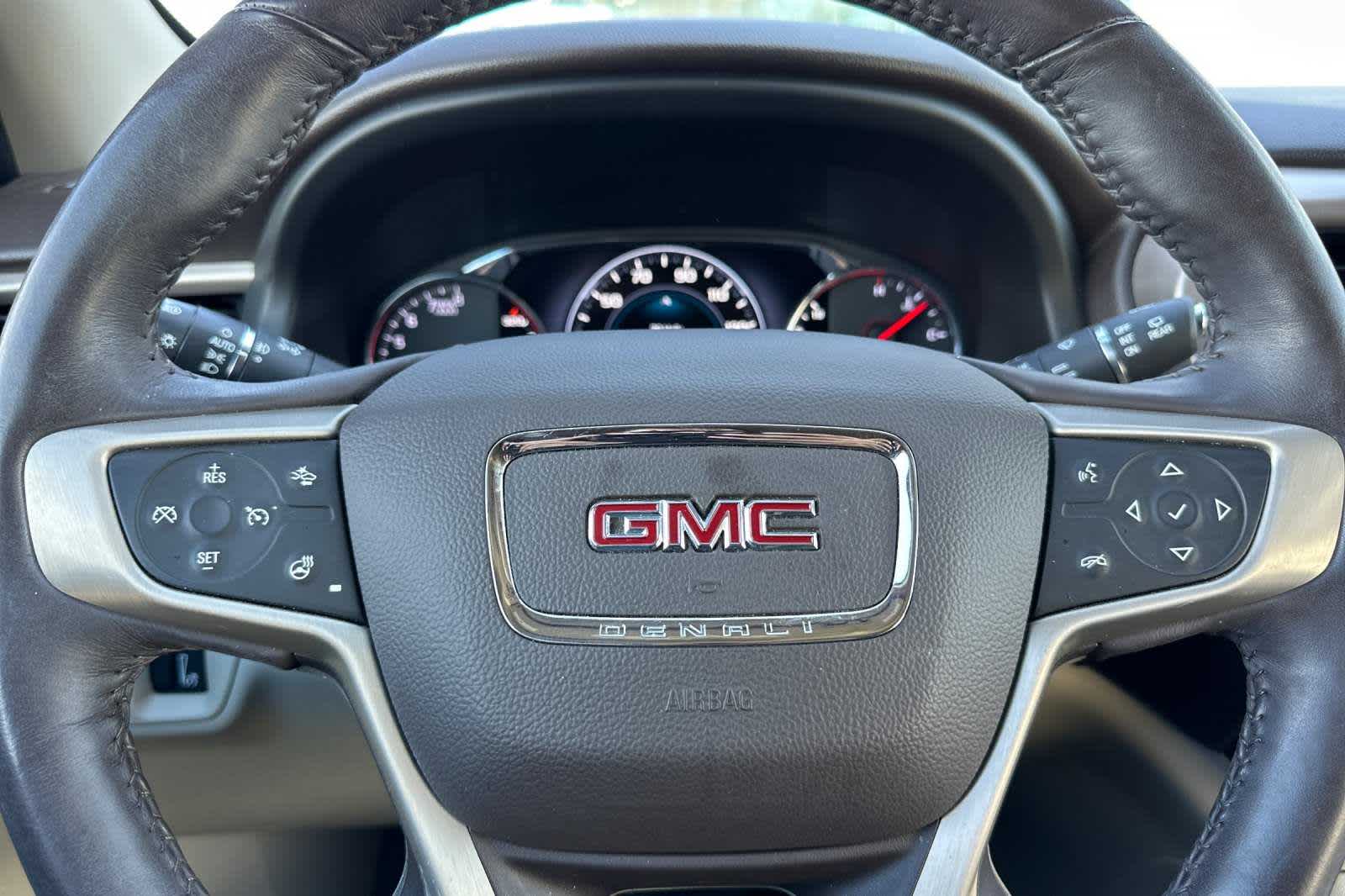 2017 GMC Acadia Denali 23