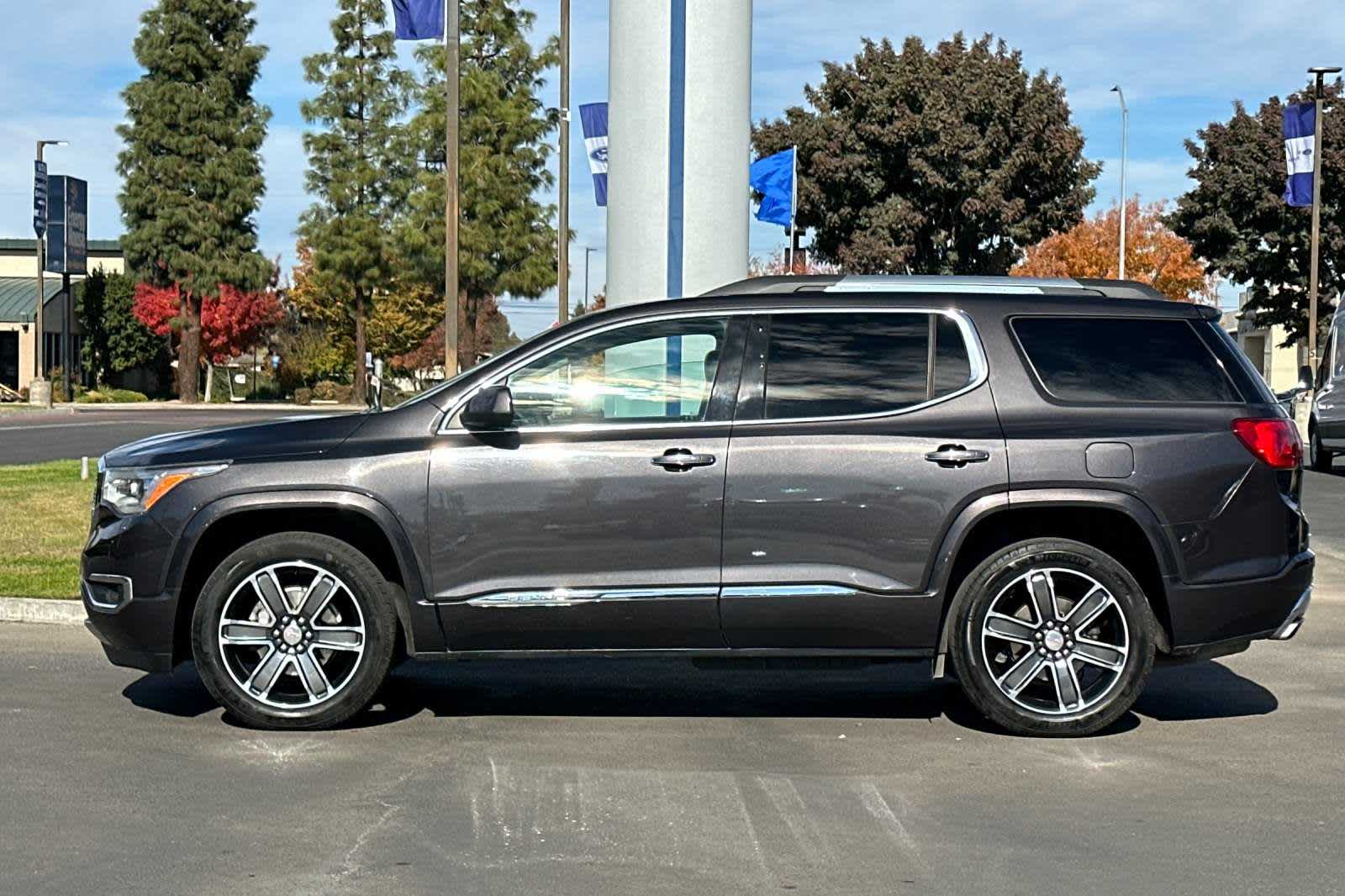 2017 GMC Acadia Denali 5