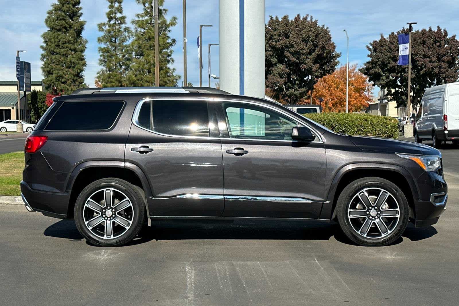 2017 GMC Acadia Denali 8