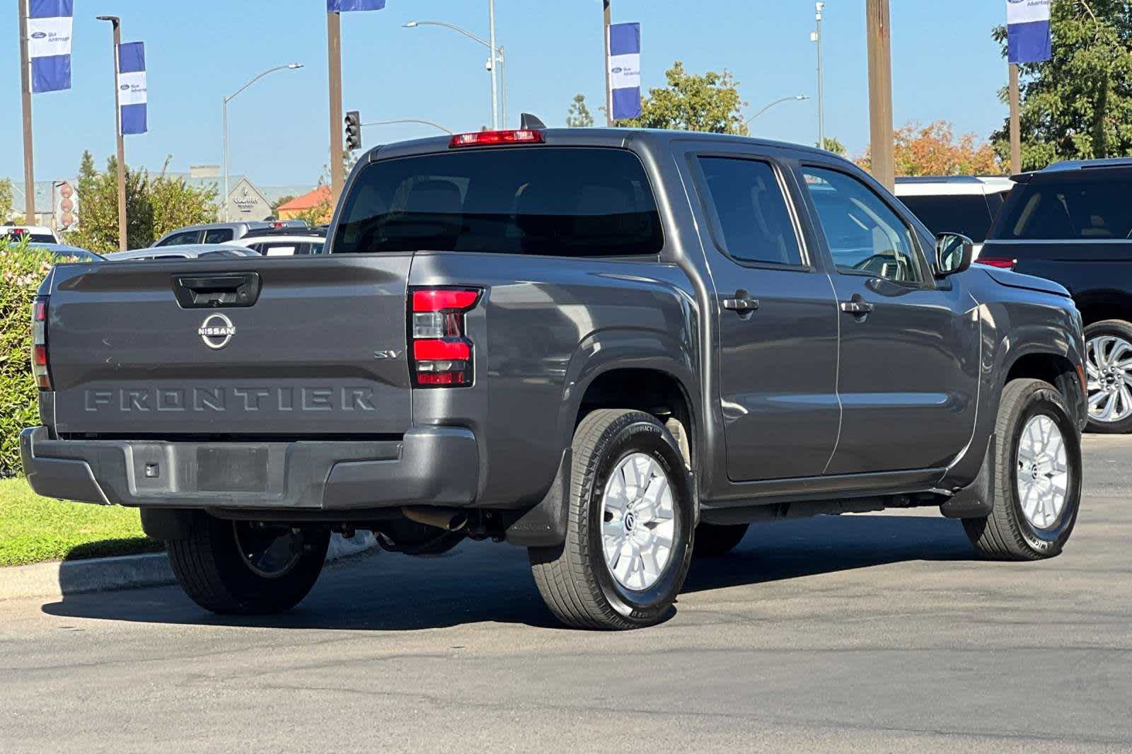 2022 Nissan Frontier SV Crew Cab 4x2 Auto 2