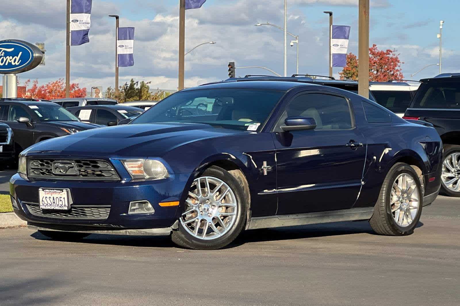 2012 Ford Mustang V6 Premium 2