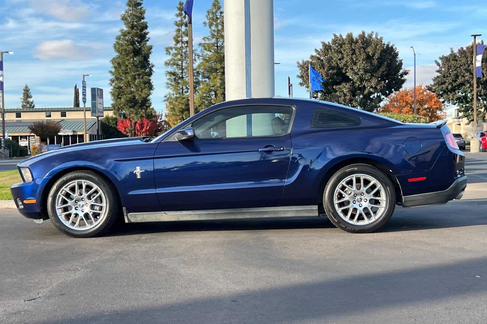 2012 Ford Mustang V6 Premium 6