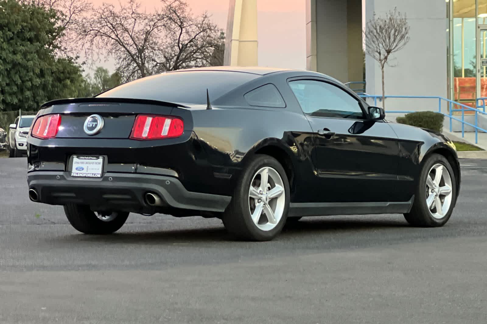 2012 Ford Mustang GT Premium 2