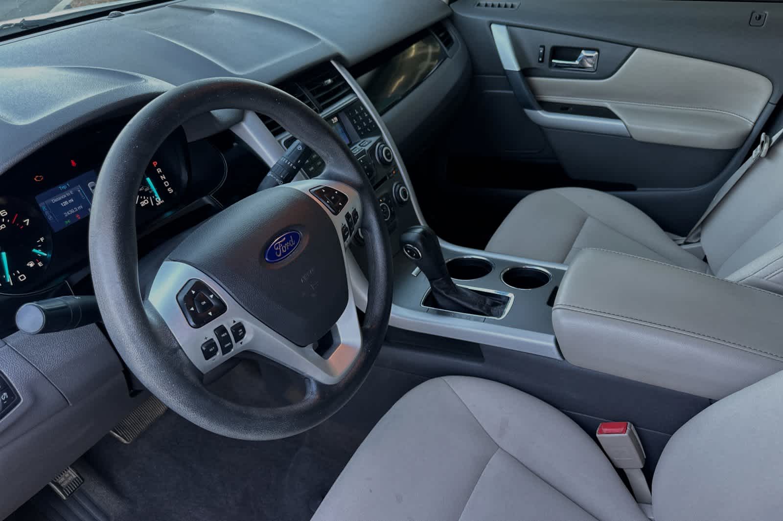 2014 Ford Edge SE 11