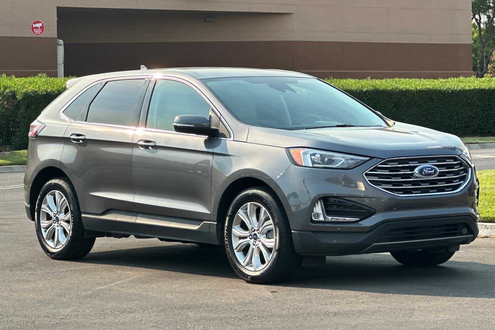 2022 Ford Edge Titanium 9