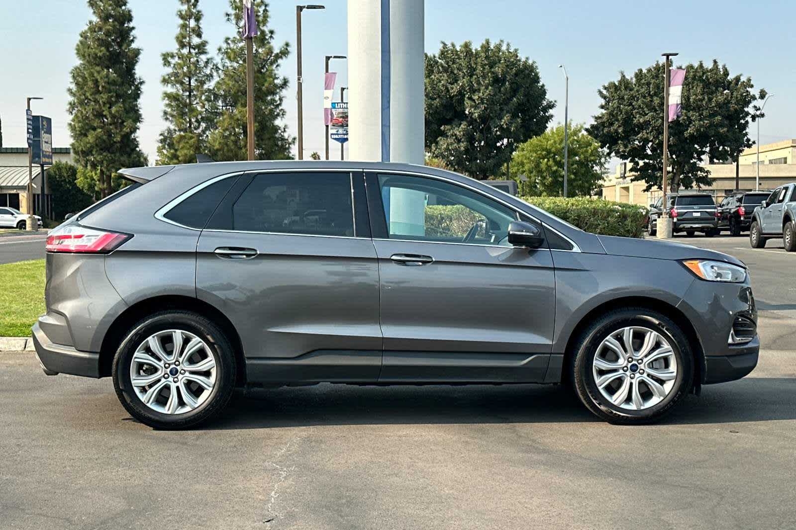 2022 Ford Edge Titanium 8