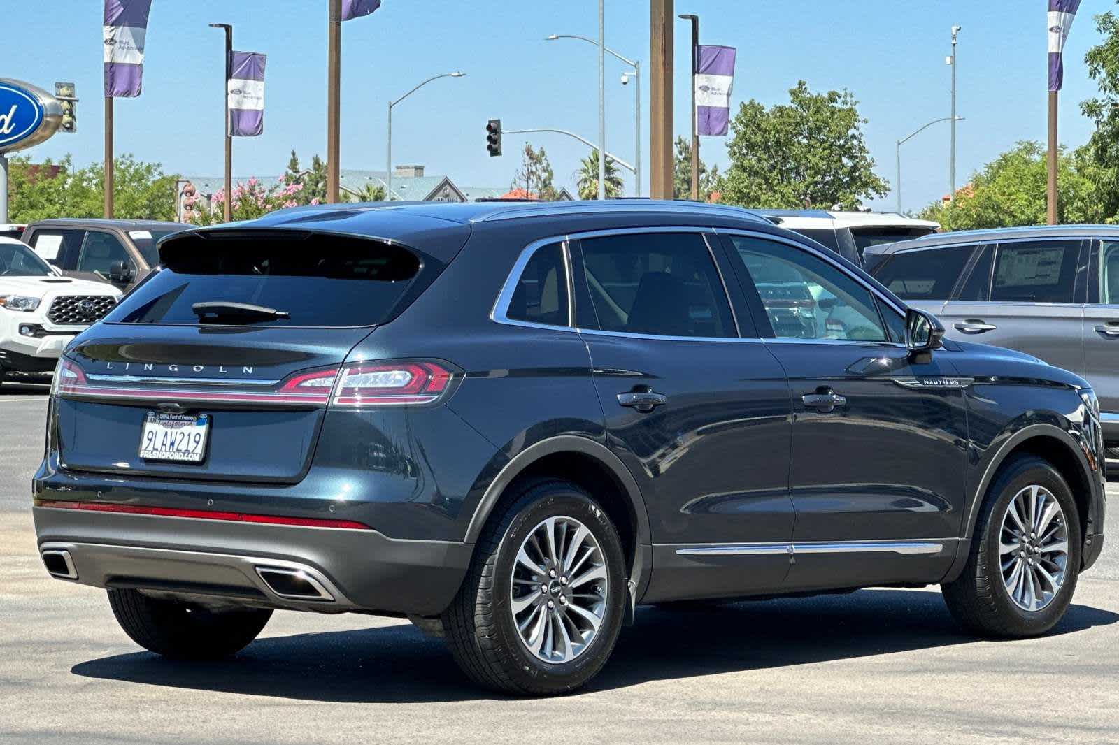 2023 Lincoln Nautilus Standard 2