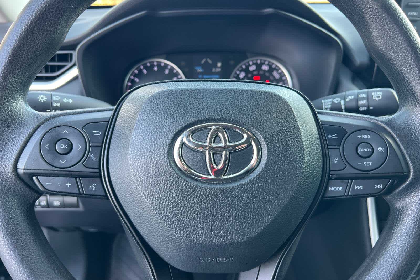 2022 Toyota RAV4 XLE 23