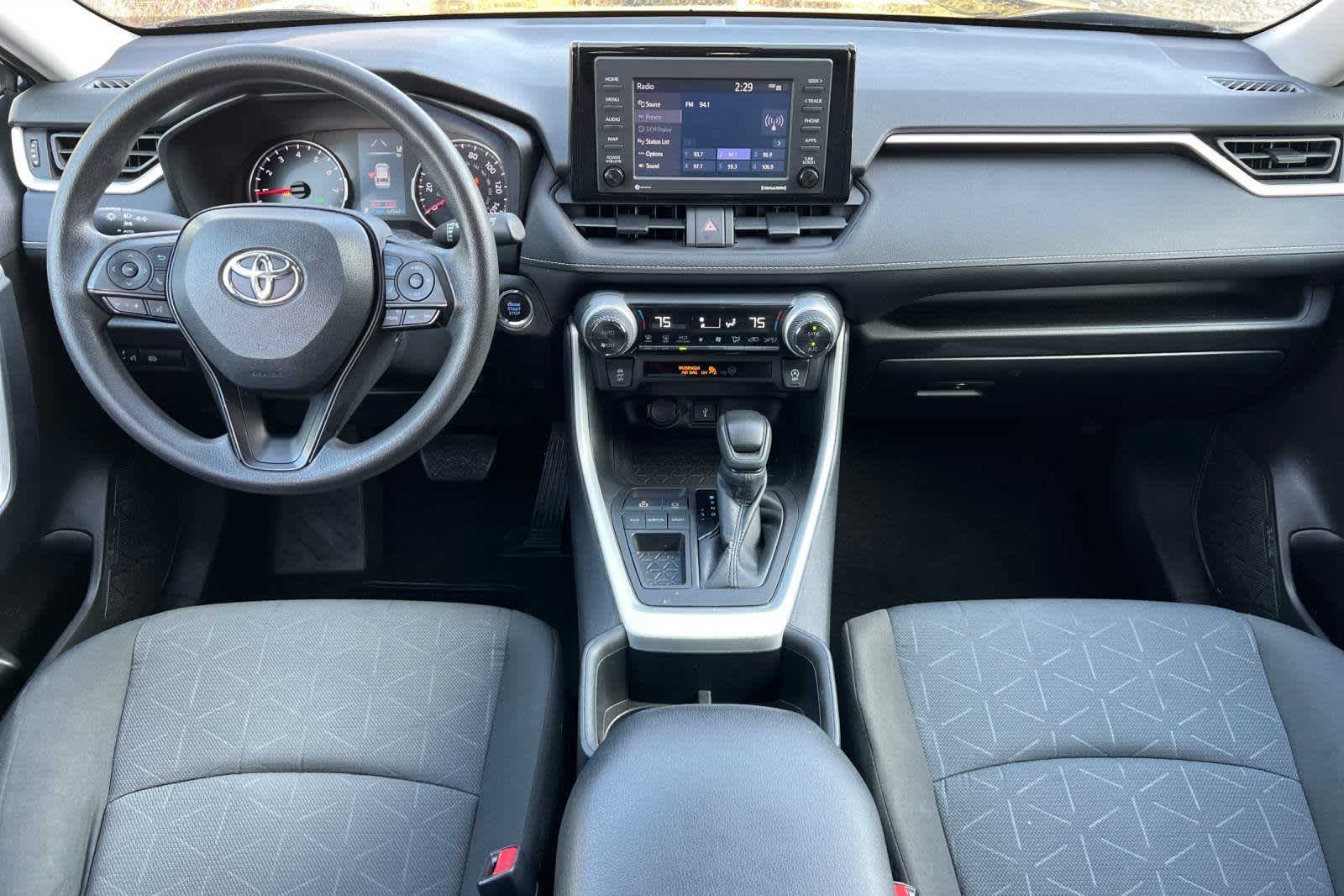 2022 Toyota RAV4 XLE 3