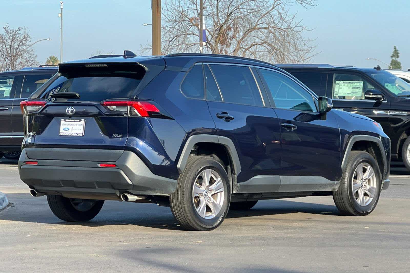 2022 Toyota RAV4 XLE 2