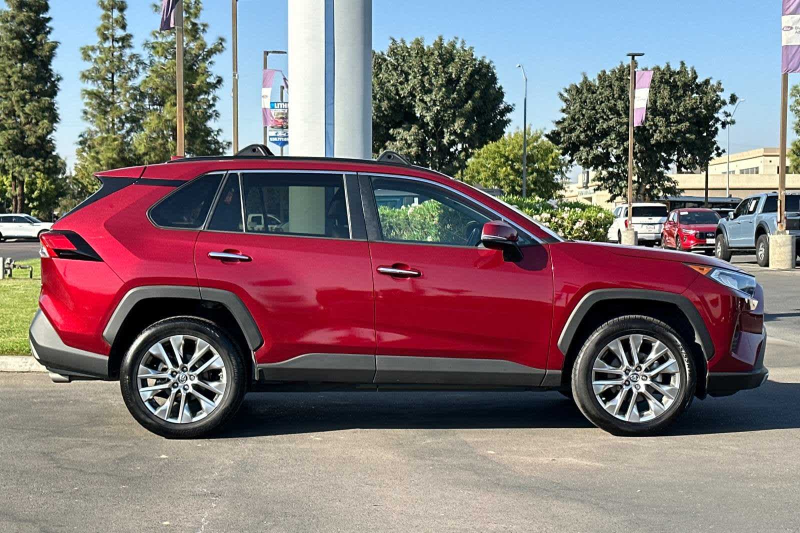 2019 Toyota RAV4 Limited 8