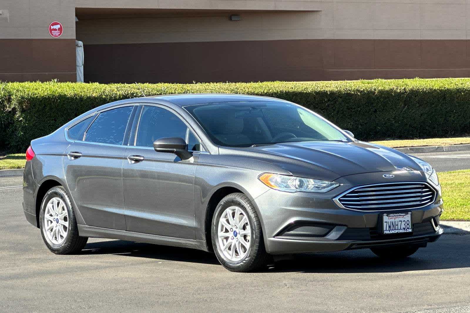 2017 Ford Fusion S 9