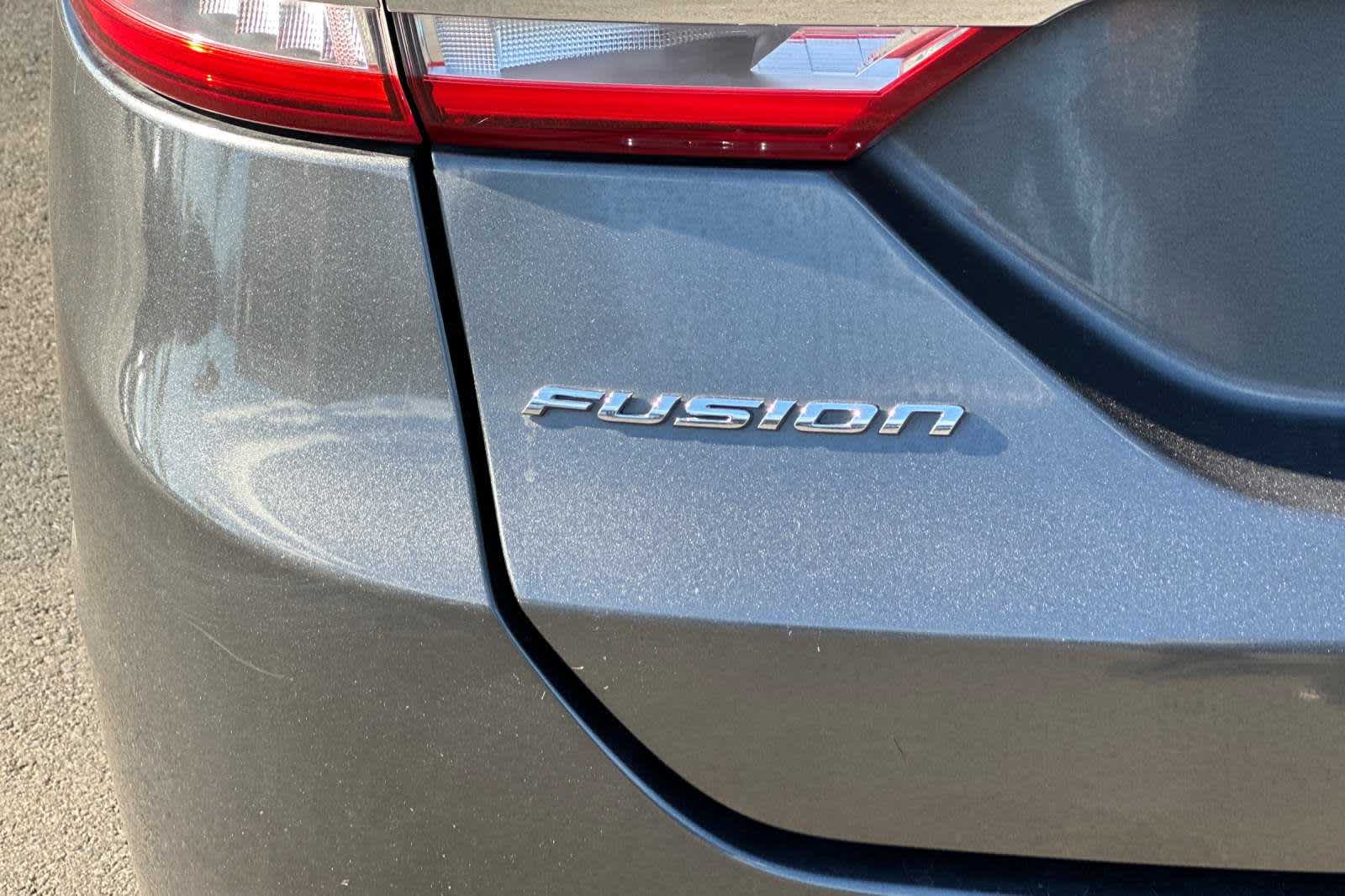 2017 Ford Fusion S 26