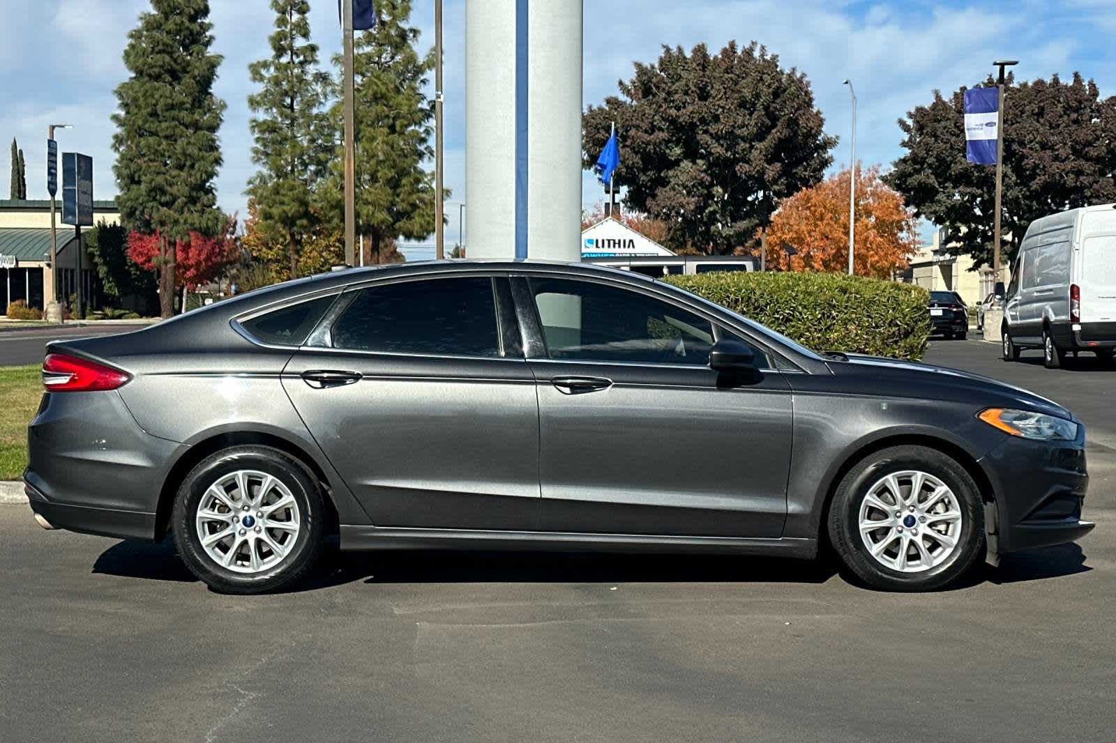 2017 Ford Fusion S 8