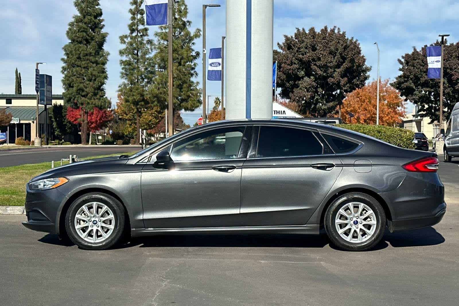 2017 Ford Fusion S 5