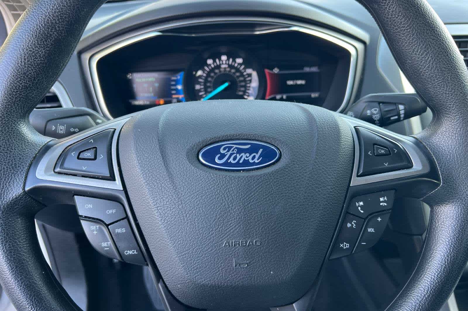 2020 Ford Fusion SE 22