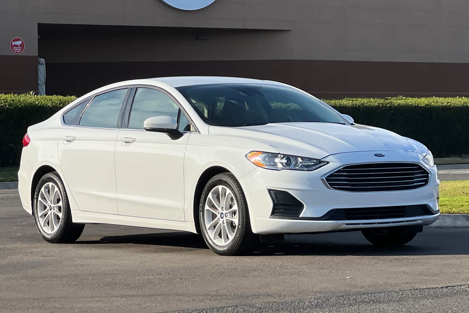 2020 Ford Fusion SE 9