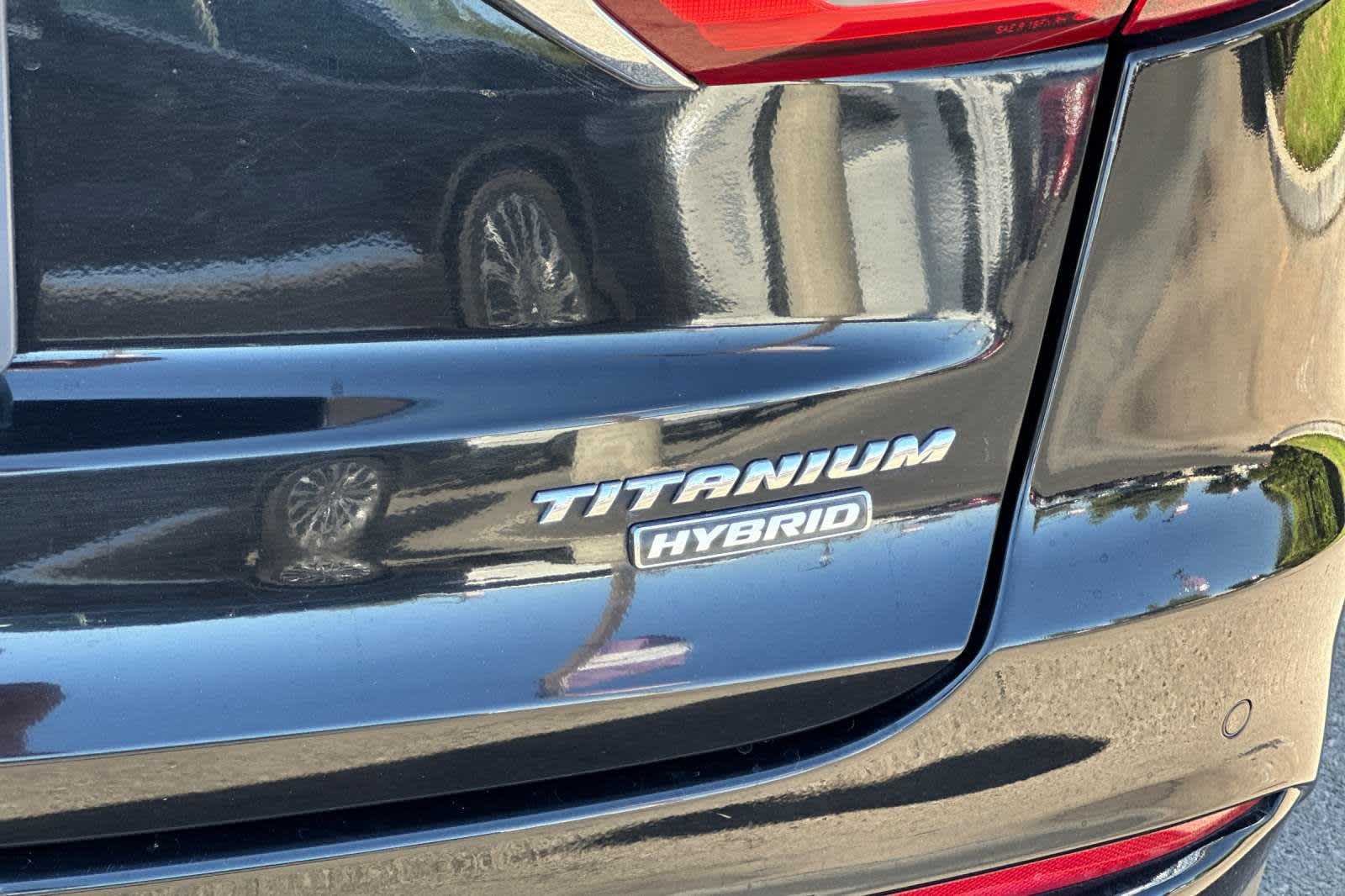 2020 Ford Fusion Hybrid Titanium 26