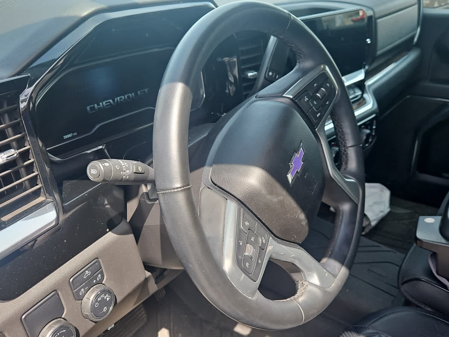 View vehicle photo 2