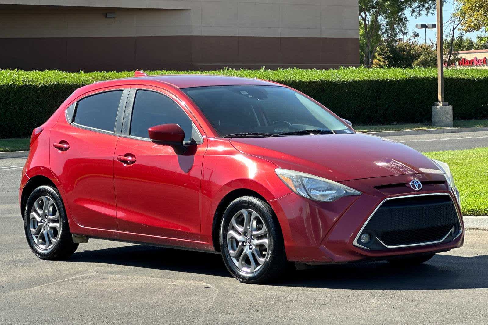 2020 Toyota Yaris Hatchback LE 9