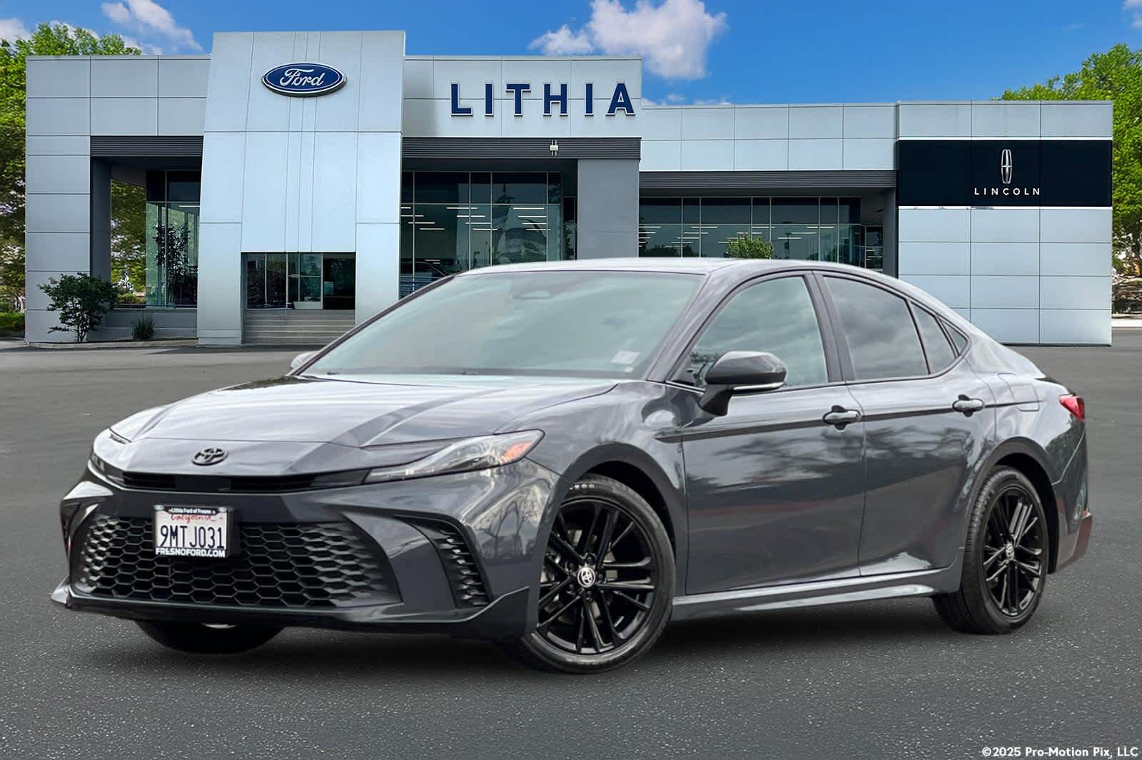 2025 Toyota Camry SE FWD