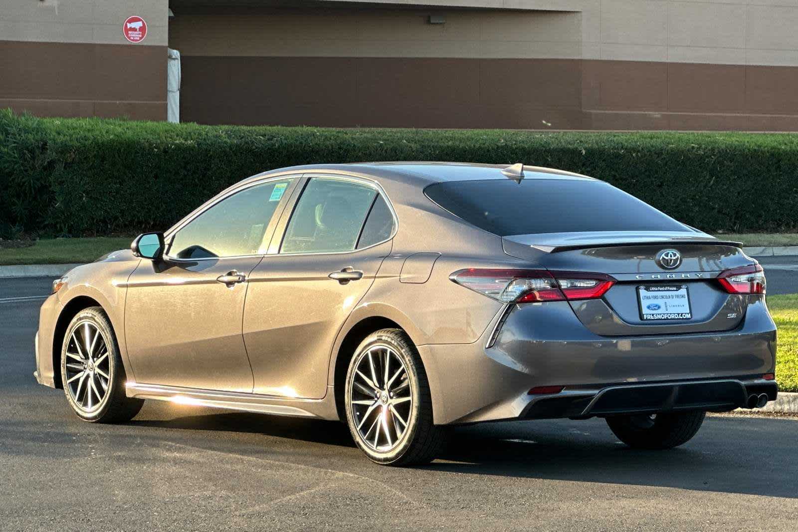 2022 Toyota Camry SE 6