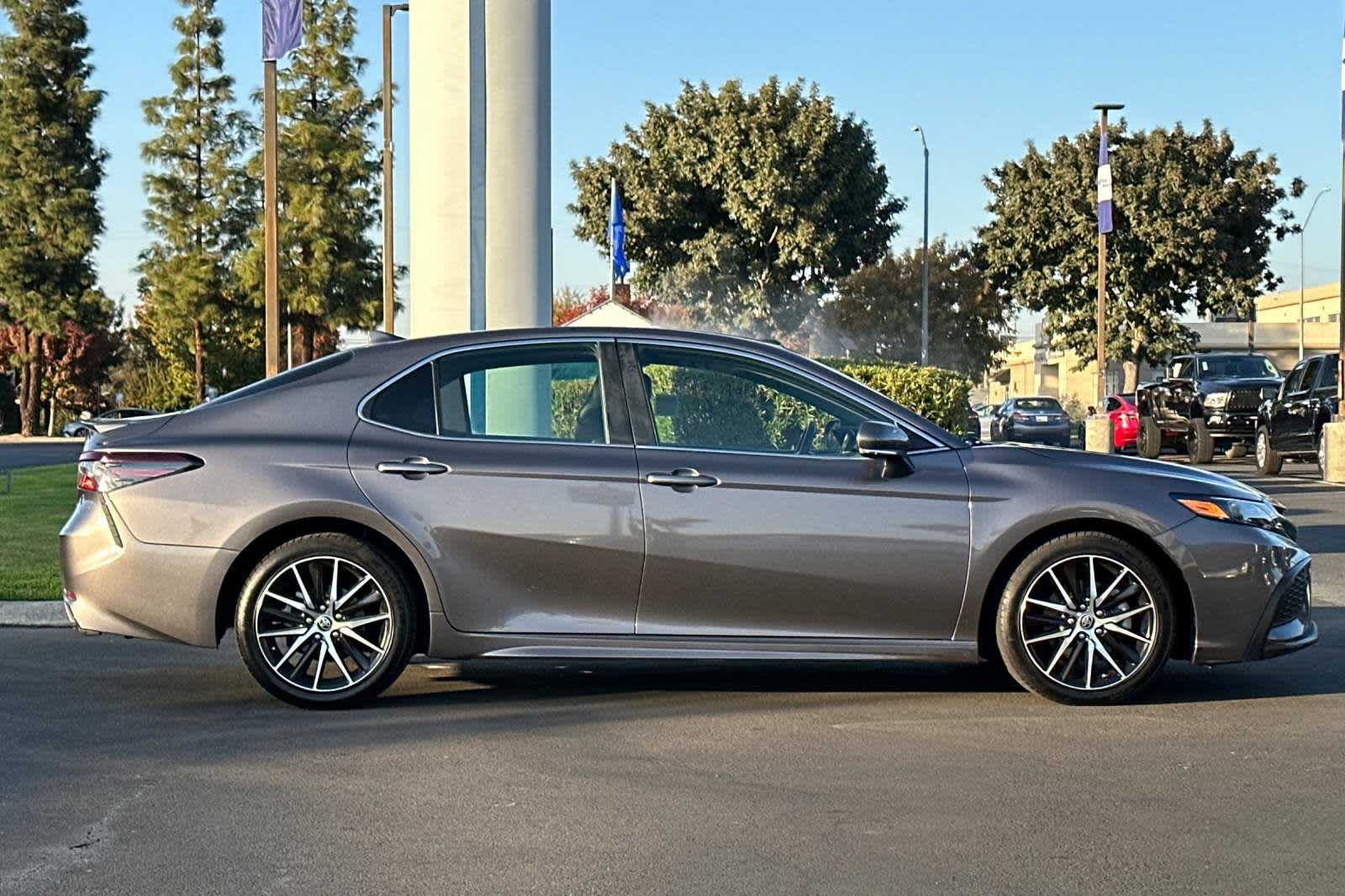 2022 Toyota Camry SE 8