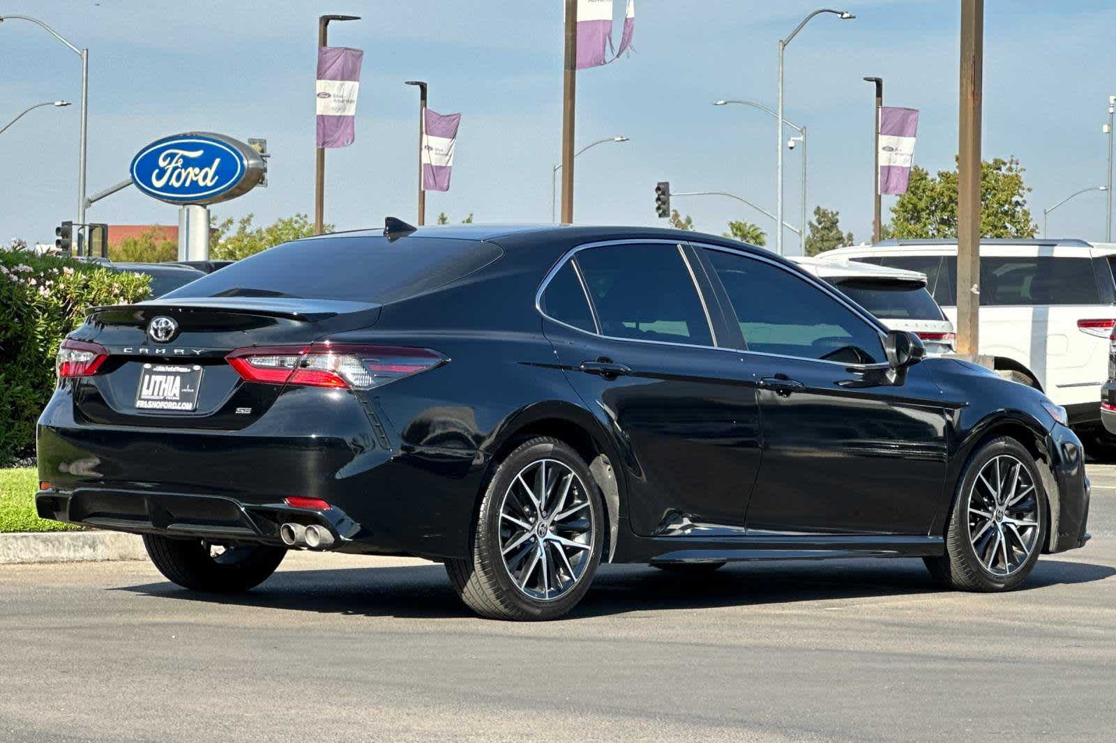 2021 Toyota Camry SE 2