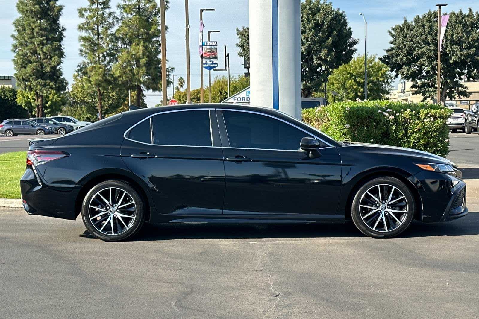 2021 Toyota Camry SE 8