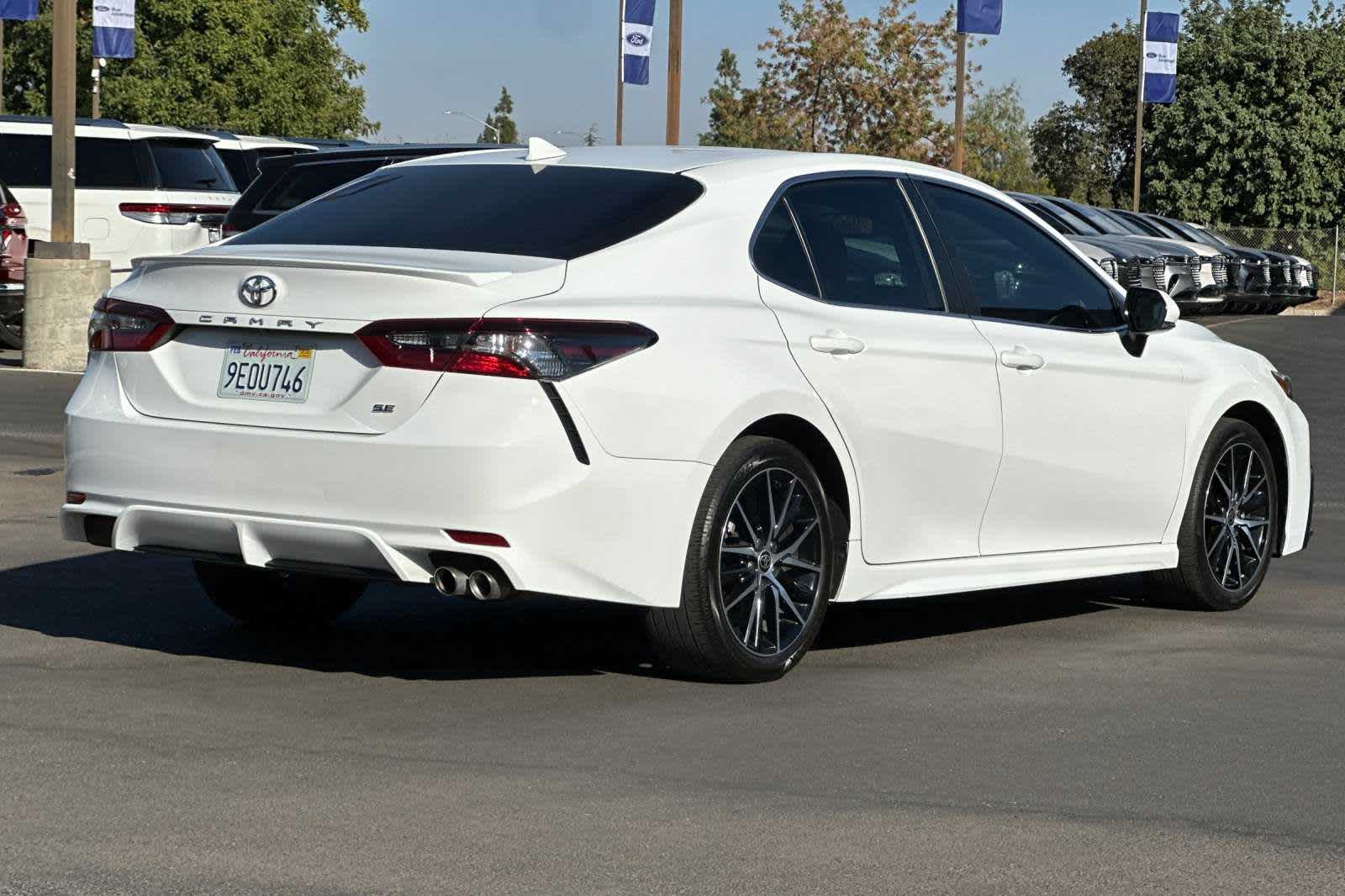 2023 Toyota Camry SE 2