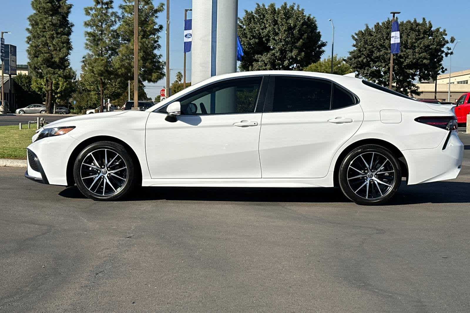 2023 Toyota Camry SE 5