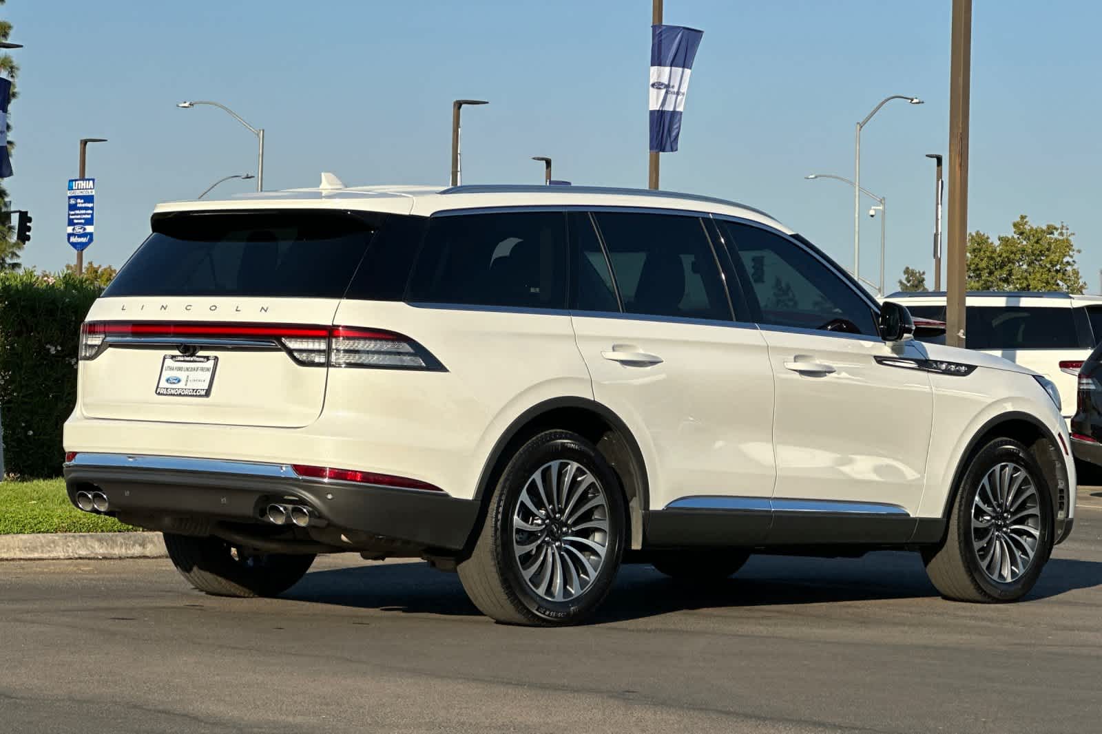 2023 Lincoln Aviator Standard 2