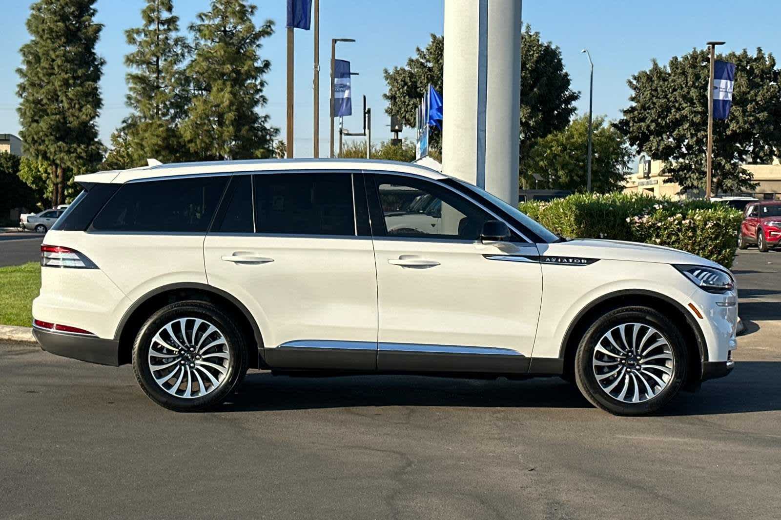 2023 Lincoln Aviator Standard 9