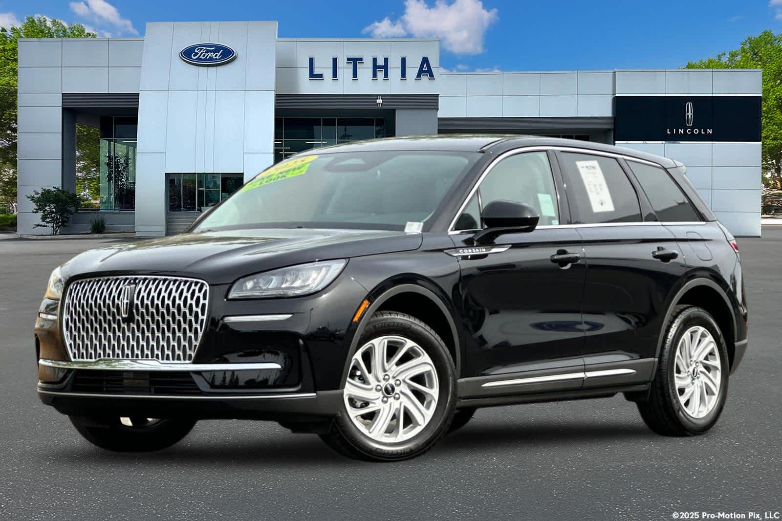 Infinite Black Metallic Clearcoat 2025 Lincoln Corsair Premiere FWD SUV / Crossover Front-Wheel Drive 8-Speed Automatic
